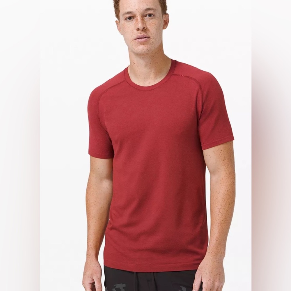 Lululemon metal vent tech tshirt size large mens in red prep‎